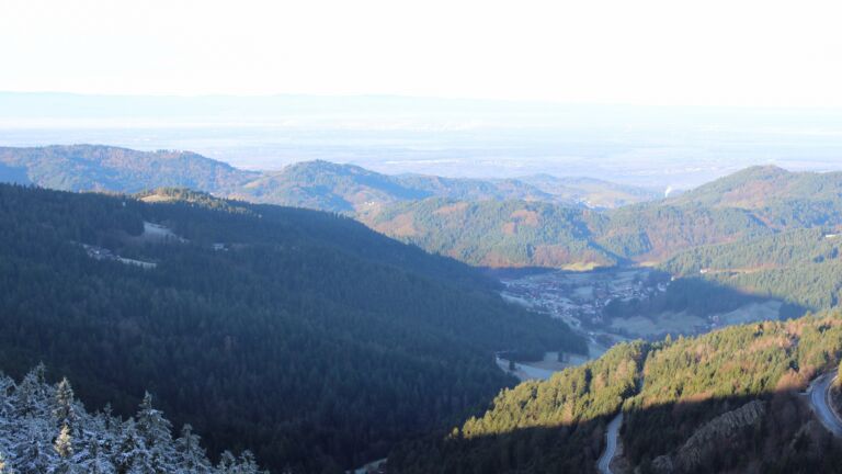 Dieses Bild zeigt eine Webcam-Aufnahme vom Achertal, aufgenommen am Montag, den 01.12.2025 um 09:30 Uhr. Die Temperatur betrug 1.2°C.