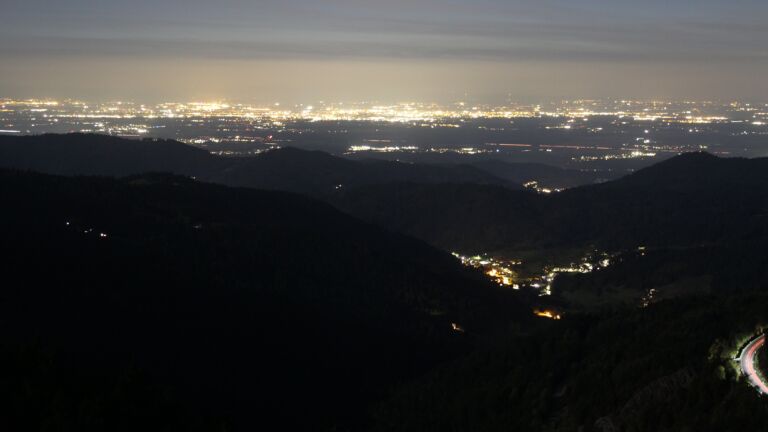 Dieses Bild zeigt eine Webcam-Aufnahme vom Achertal, aufgenommen am Donnerstag, den 02.10.2025 um 20:30 Uhr. Die Temperatur betrug 4.9°C.