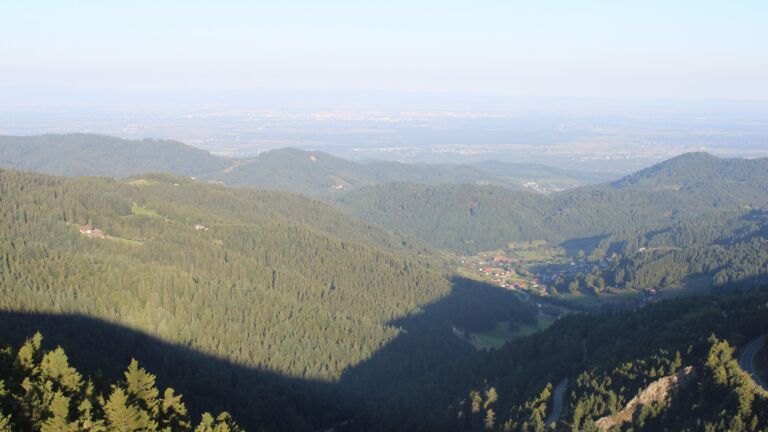 Dieses Bild zeigt eine Webcam-Aufnahme vom Achertal, aufgenommen am Montag, den 18.08.2025 um 07:40 Uhr. Die Temperatur betrug 15.1°C.