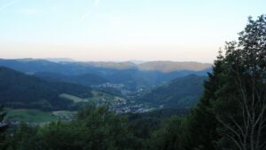 Dieses Bild zeigt eine Webcam-Aufnahme vom Achertal, aufgenommen am Freitag, den 19.06.2026 um 06:00 Uhr. Die Temperatur betrug 21.5°C.