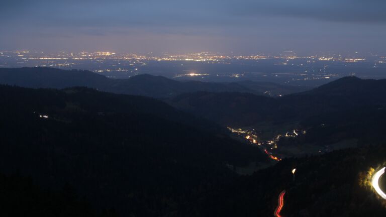 Dieses Bild zeigt eine Webcam-Aufnahme vom Achertal, aufgenommen am Dienstag, den 28.10.2025 um 06:30 Uhr. Die Temperatur betrug 3.4°C.