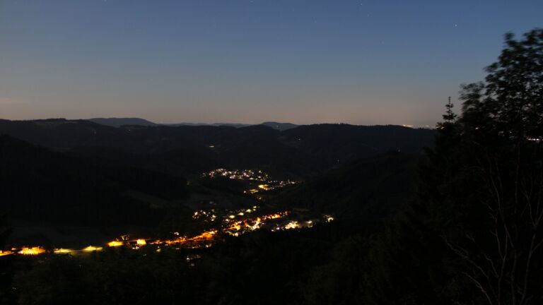 Dieses Bild zeigt eine Webcam-Aufnahme vom Achertal, aufgenommen am Donnerstag, den 28.05.2026 um 22:40 Uhr. Die Temperatur betrug 18.6°C.
