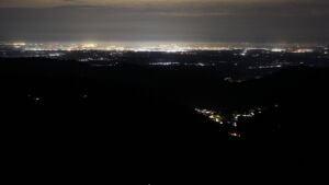 Dieses Bild zeigt eine Webcam-Aufnahme vom Achertal, aufgenommen am Mittwoch, den 23.04.2025 um 00:30 Uhr. Die Temperatur betrug 9.1°C.