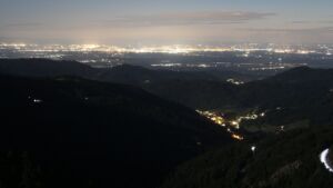 Dieses Bild zeigt eine Webcam-Aufnahme vom Achertal, aufgenommen am Freitag, den 05.09.2025 um 21:30 Uhr. Die Temperatur betrug 10.9°C.