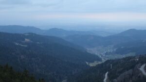 Dieses Bild zeigt eine Webcam-Aufnahme vom Achertal, aufgenommen am Dienstag, den 10.03.2026 um 18:20 Uhr. Die Temperatur betrug 7.7°C.