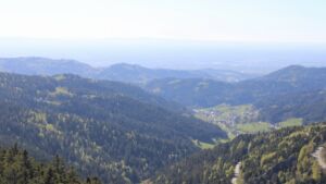 Dieses Bild zeigt eine Webcam-Aufnahme vom Achertal, aufgenommen am Donnerstag, den 23.04.2026 um 16:40 Uhr. Die Temperatur betrug 13.9°C.