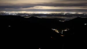 Dieses Bild zeigt eine Webcam-Aufnahme vom Achertal, aufgenommen am Sonntag, den 30.11.2025 um 05:30 Uhr. Die Temperatur betrug 6°C.