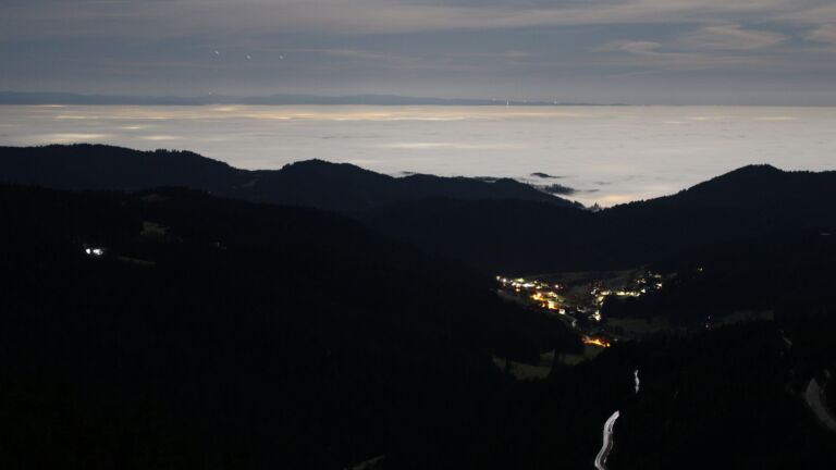 Dieses Bild zeigt eine Webcam-Aufnahme vom Achertal, aufgenommen am Donnerstag, den 26.02.2026 um 01:30 Uhr. Die Temperatur betrug 10.2°C.