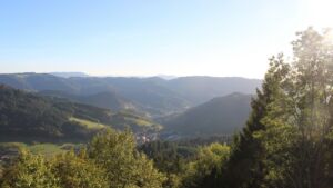 Dieses Bild zeigt eine Webcam-Aufnahme vom Achertal, aufgenommen am Freitag, den 25.09.2026 um 18:10 Uhr. Die Temperatur betrug 23.7°C.