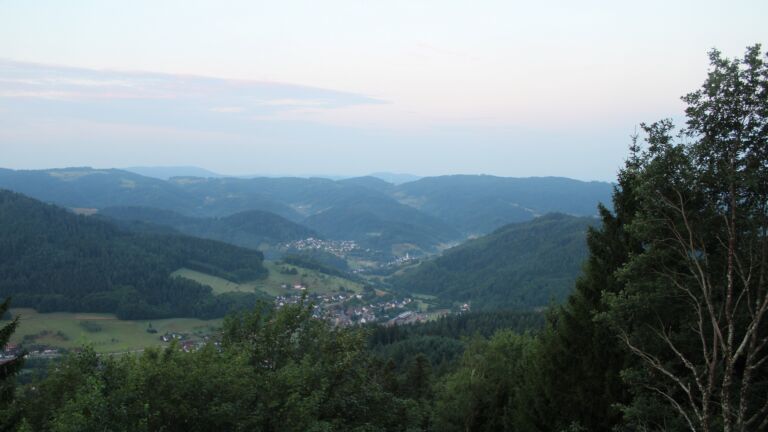 Dieses Bild zeigt eine Webcam-Aufnahme vom Achertal, aufgenommen am Samstag, den 18.07.2026 um 05:50 Uhr. Die Temperatur betrug 15.7°C.