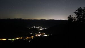 Dieses Bild zeigt eine Webcam-Aufnahme vom Achertal, aufgenommen am Sonntag, den 06.09.2026 um 01:00 Uhr. Die Temperatur betrug 15.5°C.