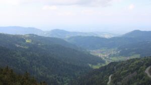 Dieses Bild zeigt eine Webcam-Aufnahme vom Achertal, aufgenommen am Freitag, den 08.05.2026 um 14:00 Uhr. Die Temperatur betrug 12.5°C.