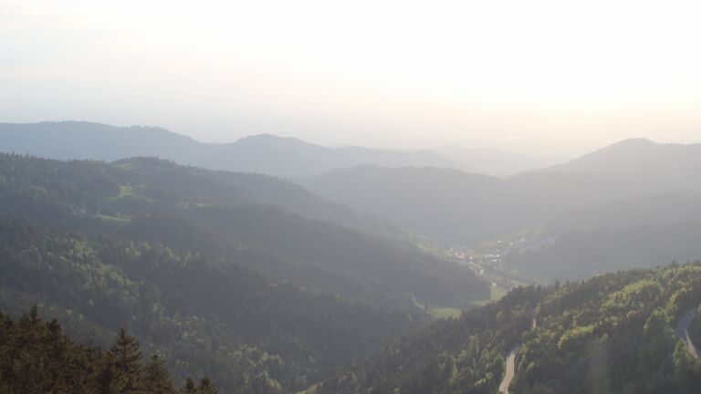 Dieses Bild zeigt eine Webcam-Aufnahme vom Achertal, aufgenommen am Mittwoch, den 07.05.2025 um 19:50 Uhr. Die Temperatur betrug 7.6°C.