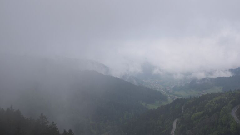 Dieses Bild zeigt eine Webcam-Aufnahme vom Achertal, aufgenommen am Sonntag, den 04.05.2025 um 13:30 Uhr. Die Temperatur betrug 7.2°C.