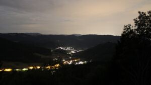 Dieses Bild zeigt eine Webcam-Aufnahme vom Achertal, aufgenommen am Mittwoch, den 05.08.2026 um 03:00 Uhr. Die Temperatur betrug 21.9°C.