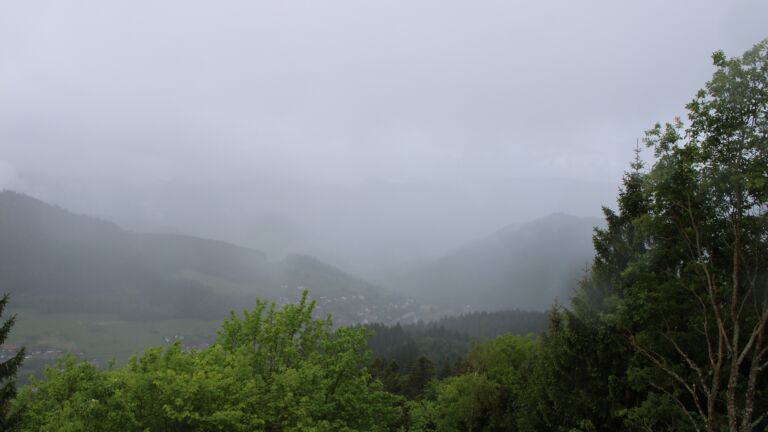 Dieses Bild zeigt eine Webcam-Aufnahme vom Achertal, aufgenommen am Freitag, den 15.05.2026 um 10:10 Uhr. Die Temperatur betrug 5°C.