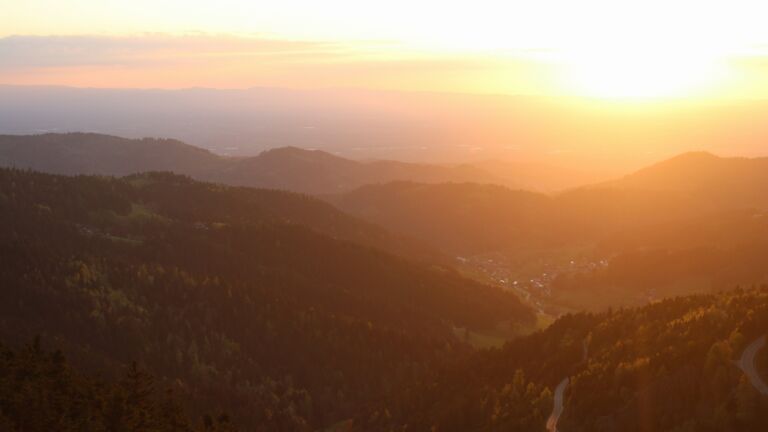 Dieses Bild zeigt eine Webcam-Aufnahme vom Achertal, aufgenommen am Montag, den 20.04.2026 um 20:10 Uhr. Die Temperatur betrug 5.6°C.