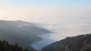 Dieses Bild zeigt eine Webcam-Aufnahme vom Achertal, aufgenommen am Samstag, den 13.12.2025 um 14:50 Uhr. Die Temperatur betrug 9.5°C.