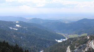 Dieses Bild zeigt eine Webcam-Aufnahme vom Achertal, aufgenommen am Mittwoch, den 01.04.2026 um 16:30 Uhr. Die Temperatur betrug 2.2°C.