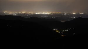 Dieses Bild zeigt eine Webcam-Aufnahme vom Achertal, aufgenommen am Donnerstag, den 03.07.2025 um 02:50 Uhr. Die Temperatur betrug 20.6°C.