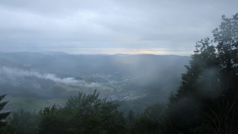 Dieses Bild zeigt eine Webcam-Aufnahme vom Achertal, aufgenommen am Freitag, den 12.06.2026 um 20:50 Uhr. Die Temperatur betrug 12.8°C.