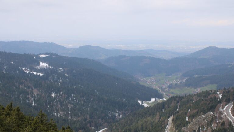 Dieses Bild zeigt eine Webcam-Aufnahme vom Achertal, aufgenommen am Freitag, den 03.04.2026 um 11:40 Uhr. Die Temperatur betrug 3°C.