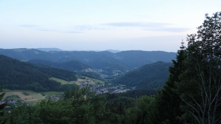 Dieses Bild zeigt eine Webcam-Aufnahme vom Achertal, aufgenommen am Samstag, den 30.05.2026 um 21:10 Uhr. Die Temperatur betrug 24.2°C.