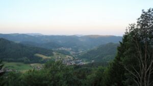 Dieses Bild zeigt eine Webcam-Aufnahme vom Achertal, aufgenommen am Mittwoch, den 17.06.2026 um 05:50 Uhr. Die Temperatur betrug 16.6°C.