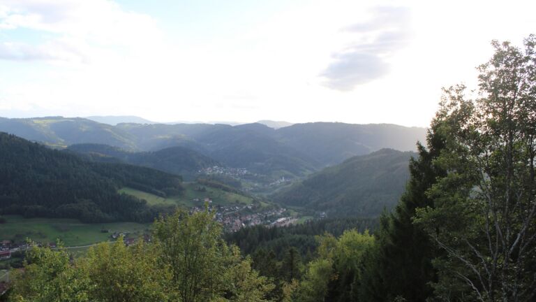 Dieses Bild zeigt eine Webcam-Aufnahme vom Achertal, aufgenommen am Samstag, den 10.10.2026 um 17:10 Uhr. Die Temperatur betrug 12.2°C.
