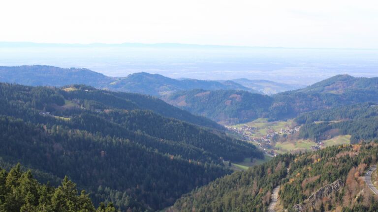 Dieses Bild zeigt eine Webcam-Aufnahme vom Achertal, aufgenommen am Mittwoch, den 12.11.2025 um 13:30 Uhr. Die Temperatur betrug 13.2°C.