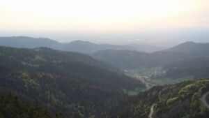 Dieses Bild zeigt eine Webcam-Aufnahme vom Achertal, aufgenommen am Montag, den 27.04.2026 um 19:50 Uhr. Die Temperatur betrug 12.2°C.