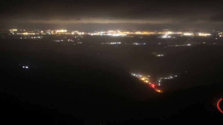Dieses Bild zeigt eine Webcam-Aufnahme vom Achertal, aufgenommen am Donnerstag, den 23.10.2025 um 22:30 Uhr. Die Temperatur betrug 3.5°C.