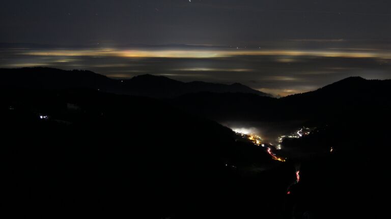 Dieses Bild zeigt eine Webcam-Aufnahme vom Achertal, aufgenommen am Freitag, den 23.01.2026 um 06:00 Uhr. Die Temperatur betrug 2.5°C.