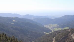 Dieses Bild zeigt eine Webcam-Aufnahme vom Achertal, aufgenommen am Dienstag, den 07.04.2026 um 17:10 Uhr. Die Temperatur betrug 15.1°C.