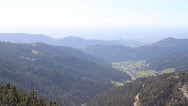 Dieses Bild zeigt eine Webcam-Aufnahme vom Achertal, aufgenommen am Dienstag, den 07.04.2026 um 17:10 Uhr. Die Temperatur betrug 15.1°C.