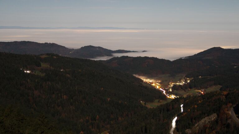 Dieses Bild zeigt eine Webcam-Aufnahme vom Achertal, aufgenommen am Freitag, den 07.11.2025 um 22:00 Uhr. Die Temperatur betrug 8.1°C.