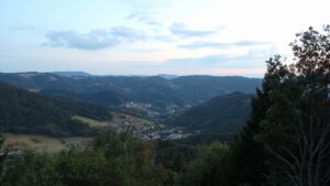 Dieses Bild zeigt eine Webcam-Aufnahme vom Achertal, aufgenommen am Samstag, den 22.08.2026 um 20:50 Uhr. Die Temperatur betrug 15.2°C.