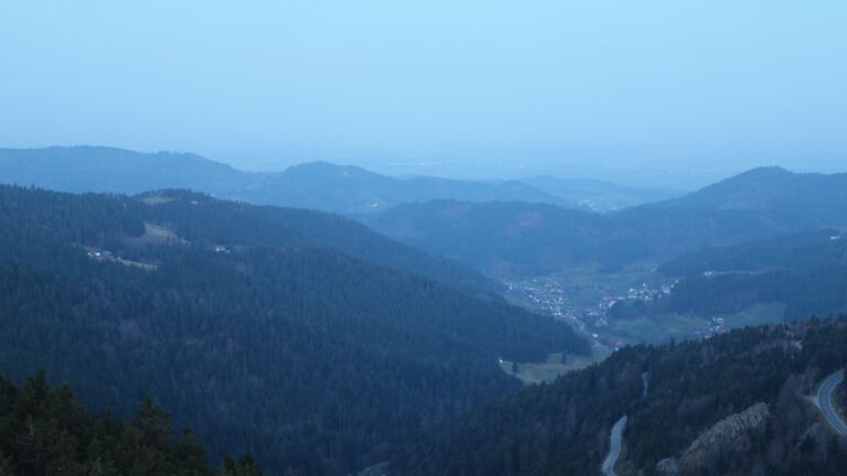 Dieses Bild zeigt eine Webcam-Aufnahme vom Achertal, aufgenommen am Sonntag, den 08.03.2026 um 06:40 Uhr. Die Temperatur betrug 9.7°C.