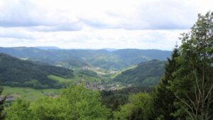 Dieses Bild zeigt eine Webcam-Aufnahme vom Achertal, aufgenommen am Dienstag, den 12.05.2026 um 13:10 Uhr. Die Temperatur betrug 5.2°C.