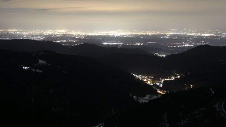 Dieses Bild zeigt eine Webcam-Aufnahme vom Achertal, aufgenommen am Mittwoch, den 14.01.2026 um 18:40 Uhr. Die Temperatur betrug 5.2°C.