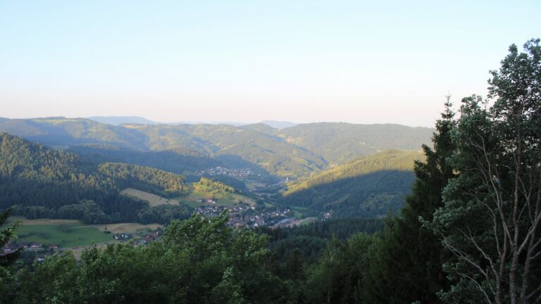 Dieses Bild zeigt eine Webcam-Aufnahme vom Achertal, aufgenommen am Donnerstag, den 25.06.2026 um 06:30 Uhr. Die Temperatur betrug 25.4°C.