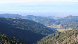 Dieses Bild zeigt eine Webcam-Aufnahme vom Achertal, aufgenommen am Dienstag, den 02.12.2025 um 11:30 Uhr. Die Temperatur betrug 5.6°C.