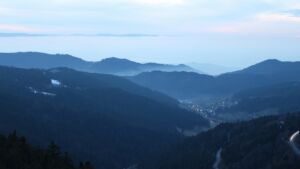 Dieses Bild zeigt eine Webcam-Aufnahme vom Achertal, aufgenommen am Donnerstag, den 05.02.2026 um 18:00 Uhr. Die Temperatur betrug 3.5°C.