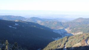 Dieses Bild zeigt eine Webcam-Aufnahme vom Achertal, aufgenommen am Dienstag, den 18.11.2025 um 09:30 Uhr. Die Temperatur betrug -0.8°C.