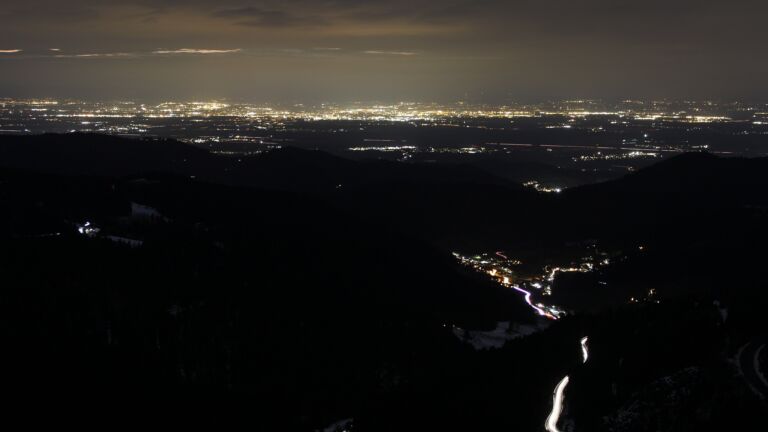 Dieses Bild zeigt eine Webcam-Aufnahme vom Achertal, aufgenommen am Mittwoch, den 14.01.2026 um 18:00 Uhr. Die Temperatur betrug 5.2°C.