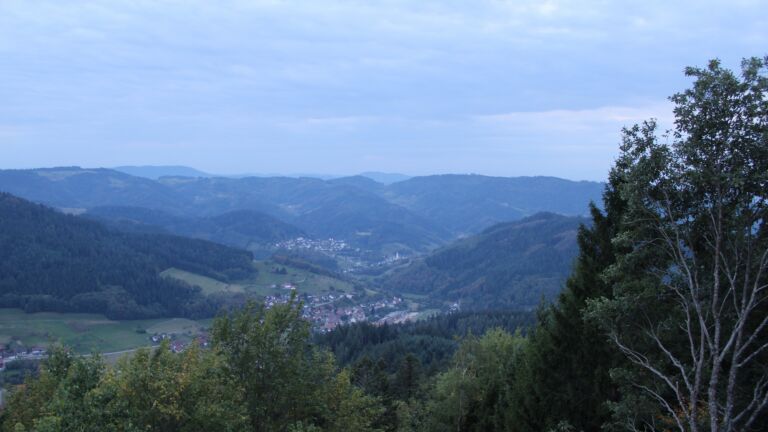 Dieses Bild zeigt eine Webcam-Aufnahme vom Achertal, aufgenommen am Mittwoch, den 30.09.2026 um 19:10 Uhr. Die Temperatur betrug 24.5°C.
