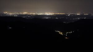 Dieses Bild zeigt eine Webcam-Aufnahme vom Achertal, aufgenommen am Dienstag, den 01.07.2025 um 03:10 Uhr. Die Temperatur betrug 22.4°C.