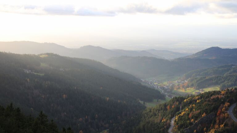 Dieses Bild zeigt eine Webcam-Aufnahme vom Achertal, aufgenommen am Montag, den 03.11.2025 um 16:30 Uhr. Die Temperatur betrug 5.4°C.