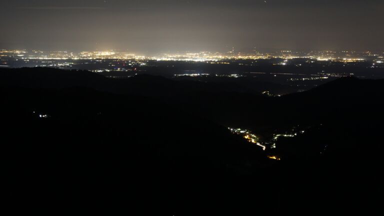 Dieses Bild zeigt eine Webcam-Aufnahme vom Achertal, aufgenommen am Samstag, den 20.09.2025 um 05:40 Uhr. Die Temperatur betrug 19.6°C.