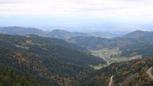 Dieses Bild zeigt eine Webcam-Aufnahme vom Achertal, aufgenommen am Mittwoch, den 15.10.2025 um 13:40 Uhr. Die Temperatur betrug 7.2°C.